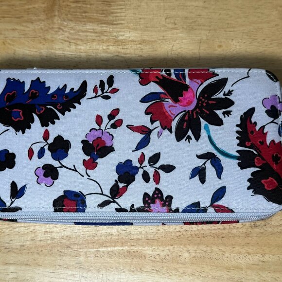 Vera Bradley Large Travel Pill Case in Vineyard Floral NWT - Picture 2 of 6